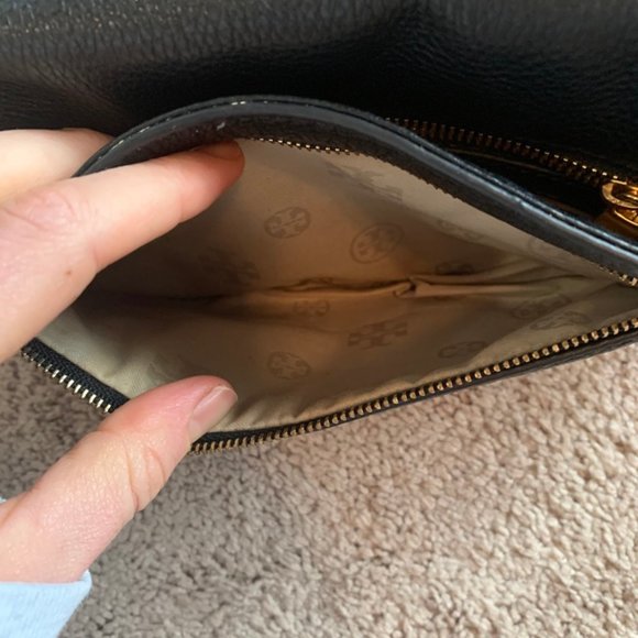 Tory Burch black crossbody - Picture 4 of 8